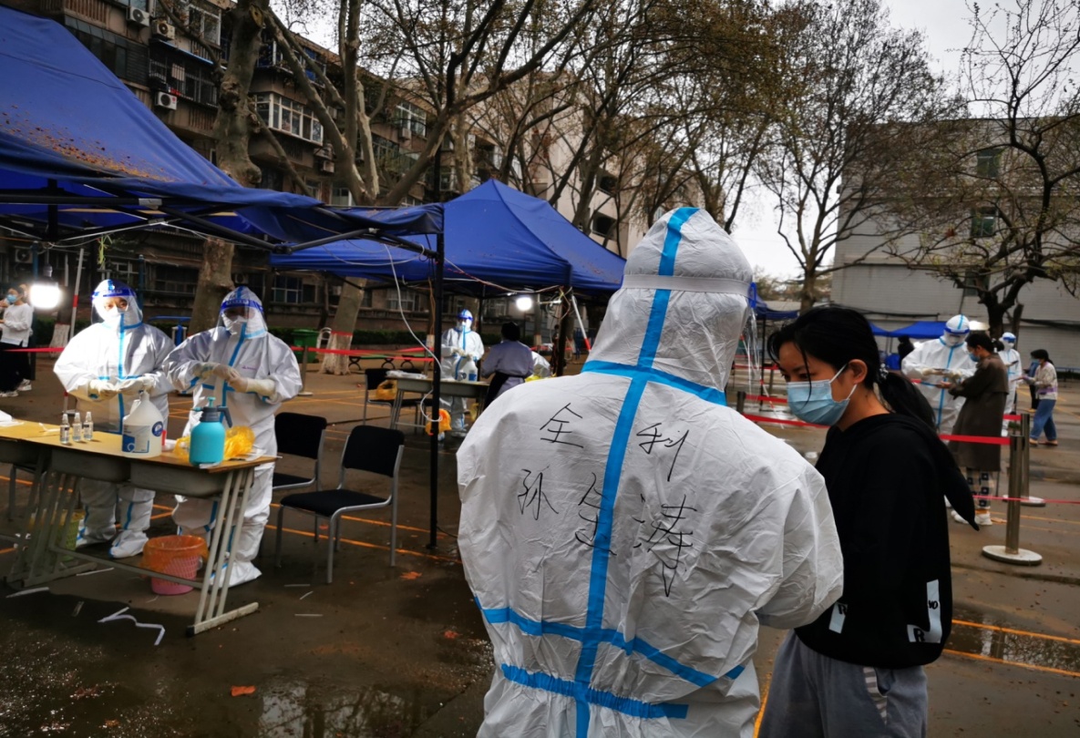 操场核酸采样1.jpg
